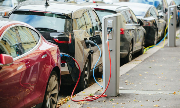 auto elettriche colonnina ricarica