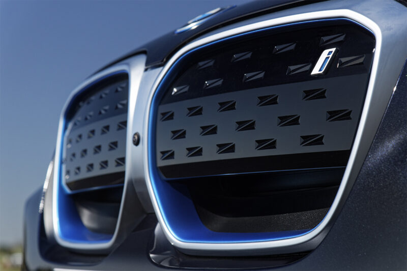 BMW iX3, dettaglio frontale