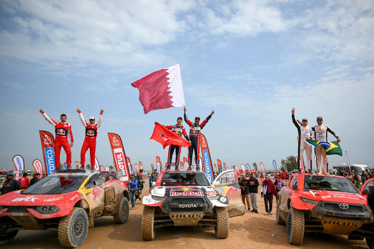 Dakar 2023, podio: Nasser Al-Attiya, Sébastien Loeb, Lucas Moraes
