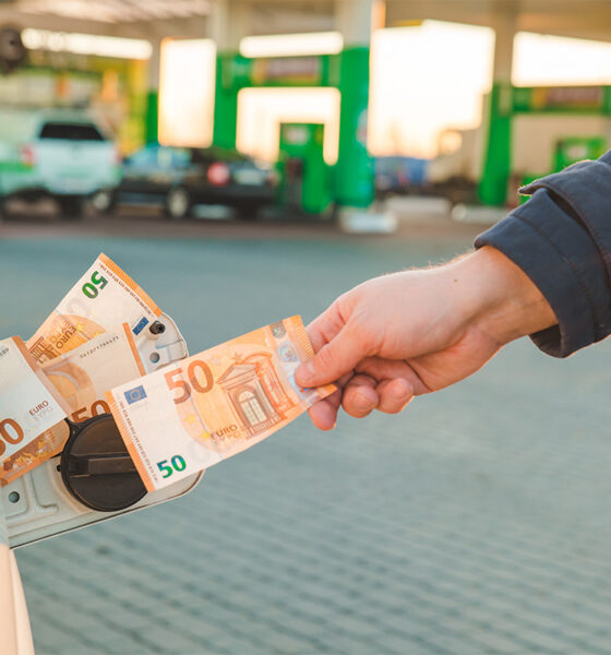 banconote, serbatoio auto