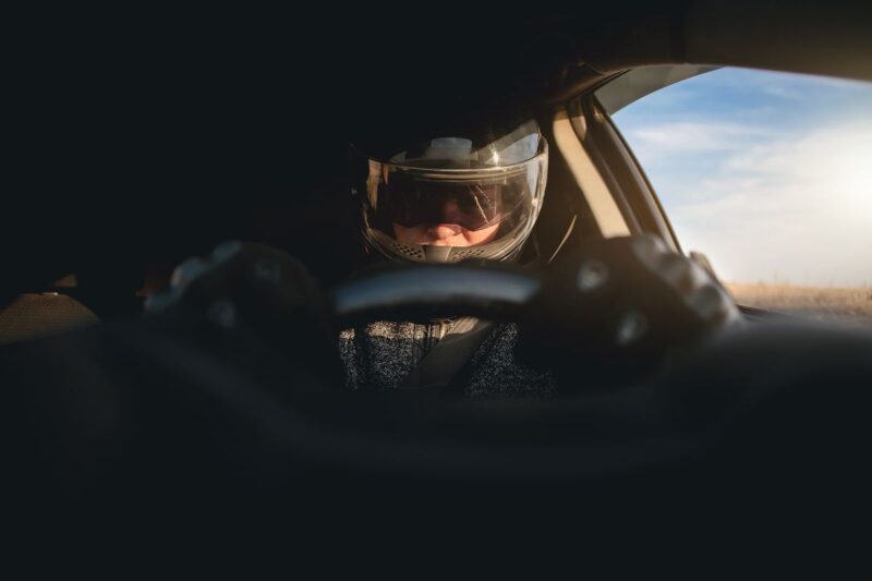 Pilota di rally auto da corsa casco