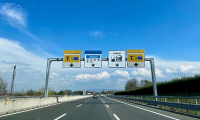 Autostrada cartelli pedaggio Telepass