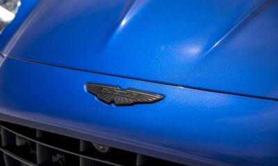 Aston Martin Vantage, Ion Blue, logo