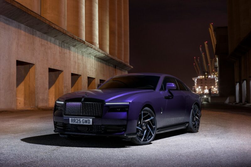 Nuova Rolls-Royce Spectre Black Badge