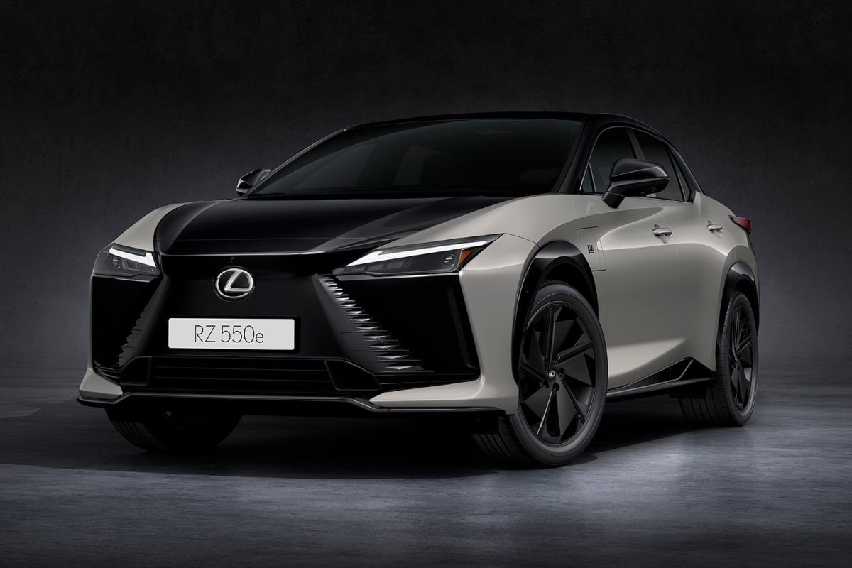 Nuova Lexus RZ 550e