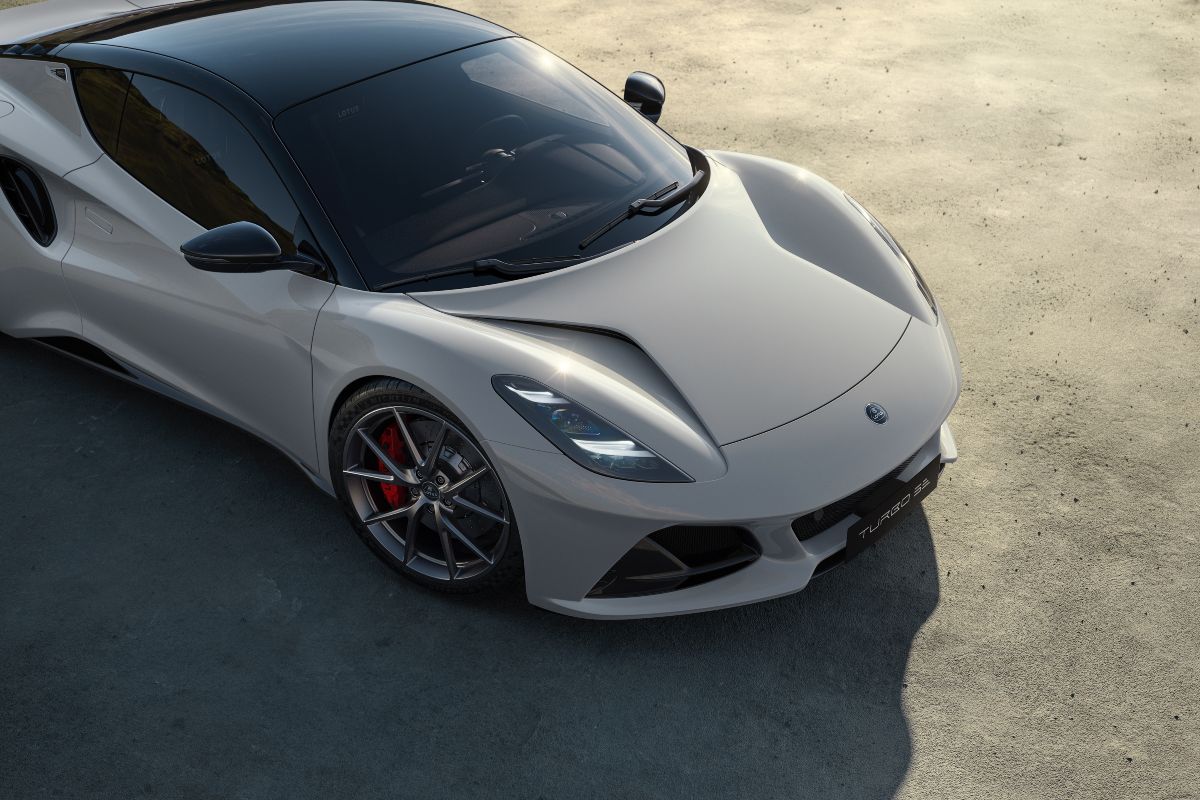 La nuova Lotus Emira Turbo SE