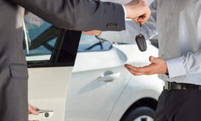 Consegna delle chiavi di un auto