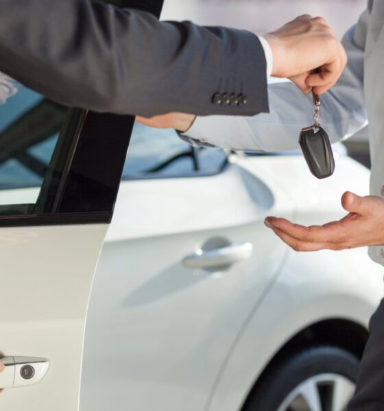 Consegna delle chiavi di un auto