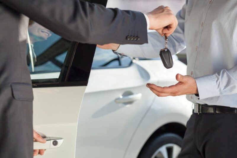 Consegna delle chiavi di un auto