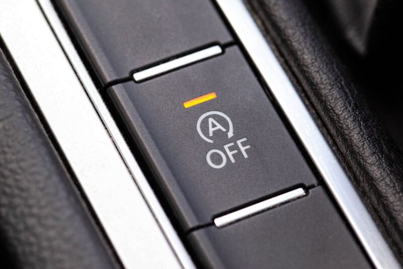 Auto, pulsante per lo spegnimento del sistema start-stop