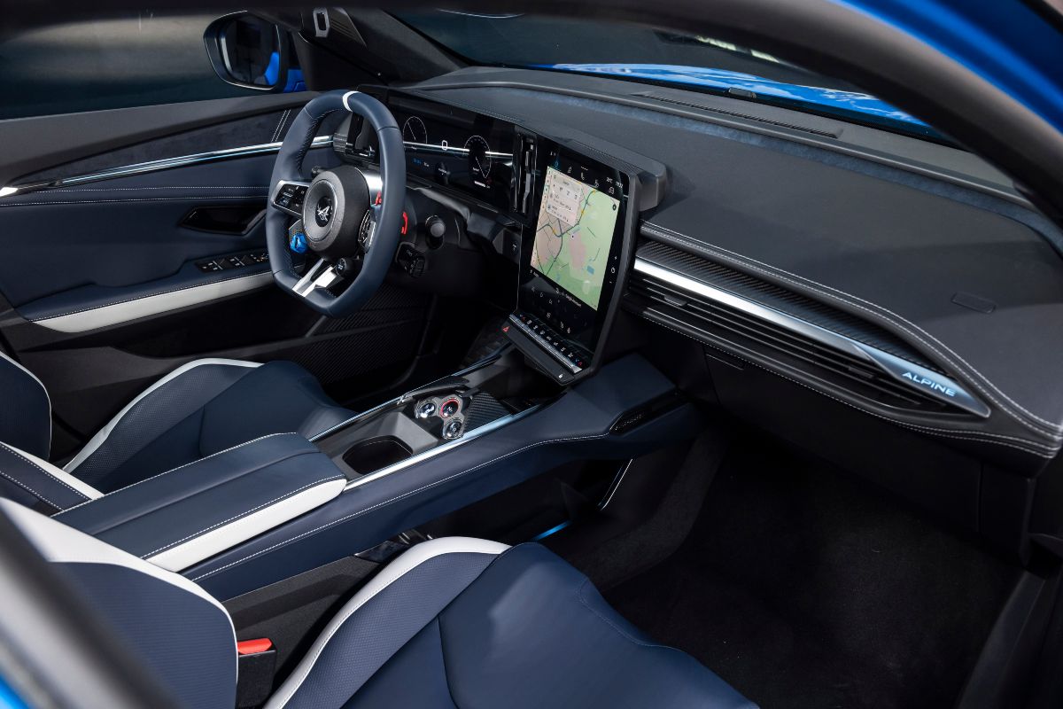 Gli interni della Alpine A390