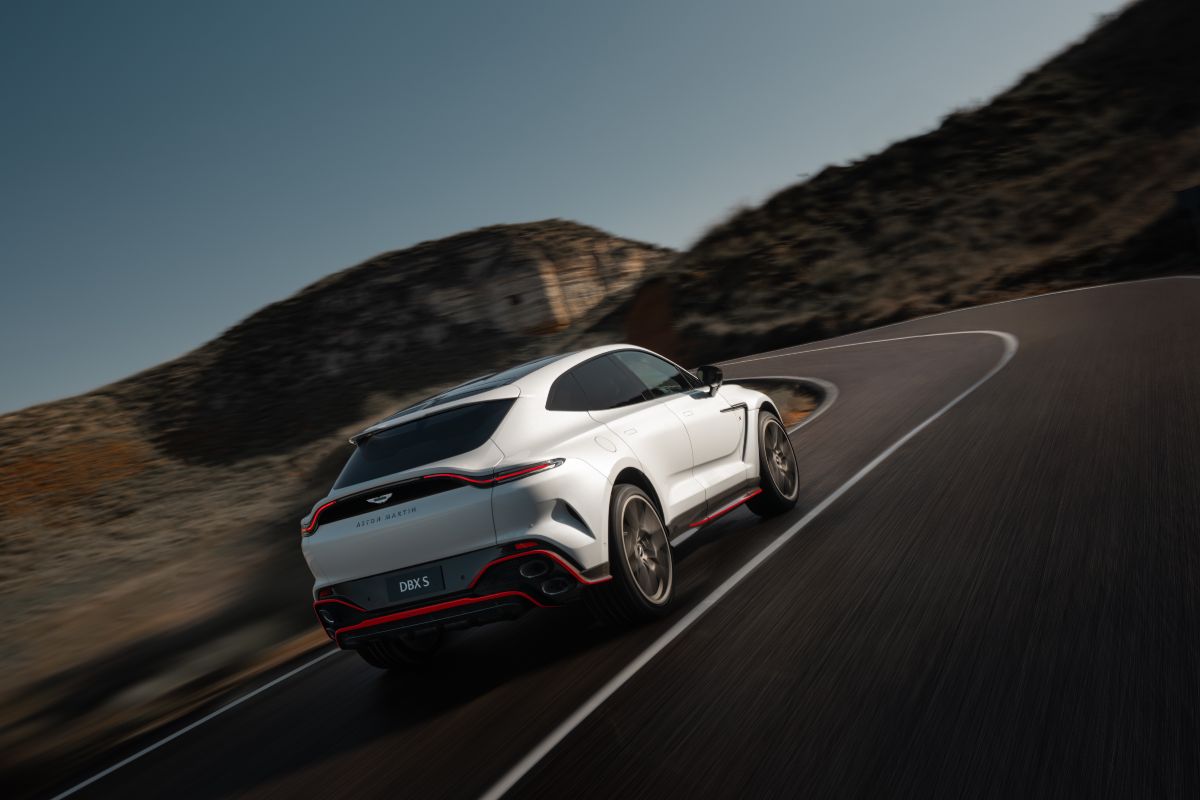La nuova Aston Martin DBX S