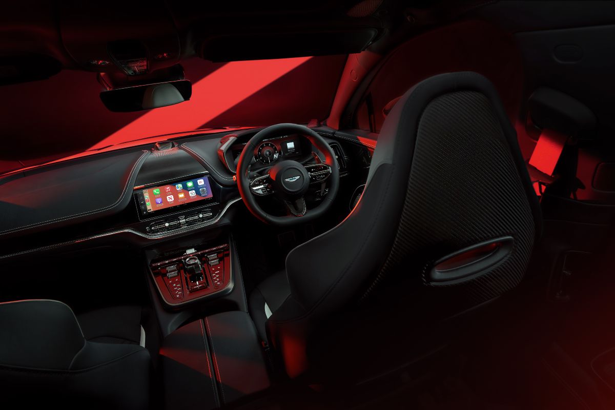 Gli interni della nuova Aston Martin DBX S