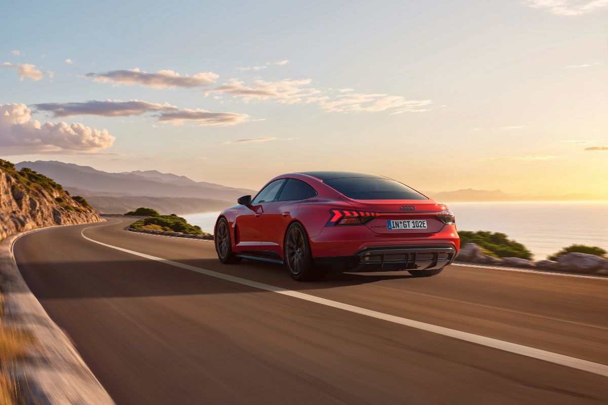 Nuova Audi e-tron GT quattro versione entry level