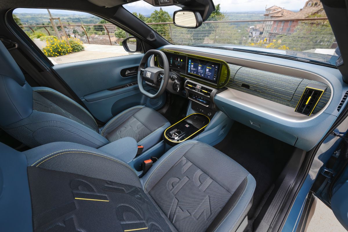 Gli interni della Fiat Grande Panda Hybrid