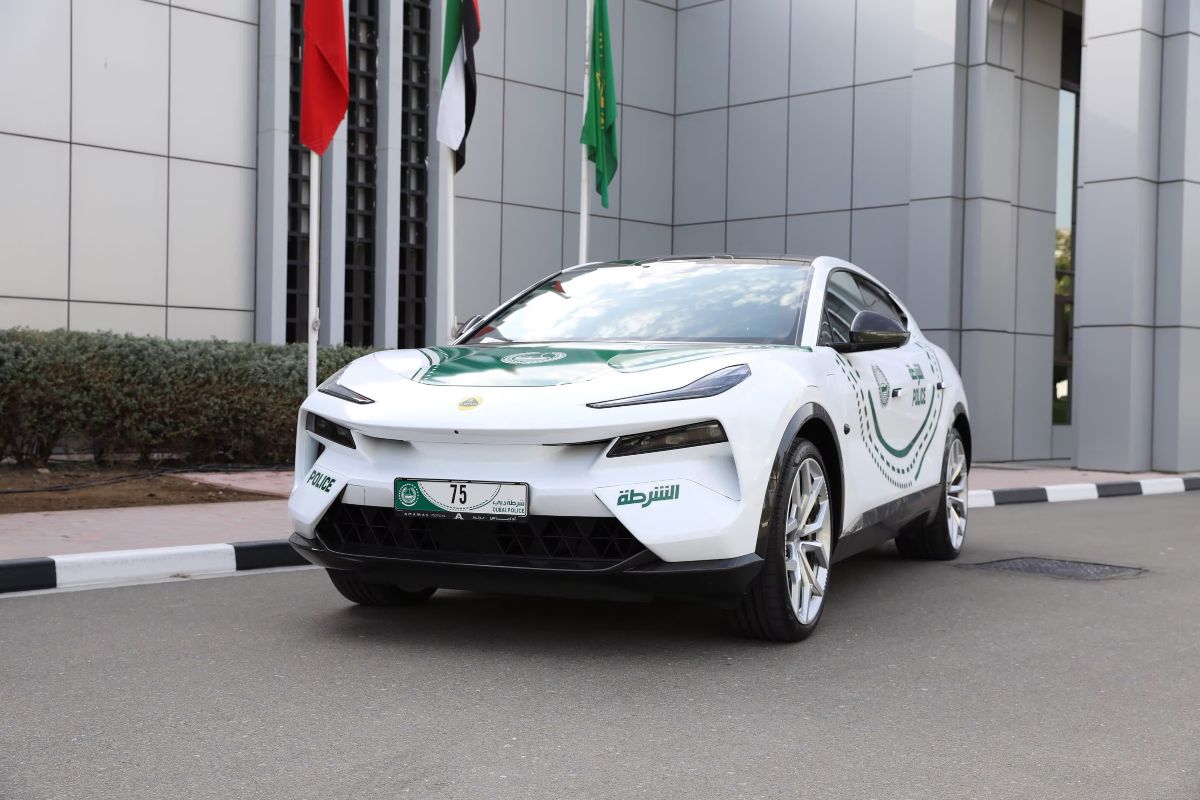 Polizia di Dubai, nuova Lotus Emeya S
