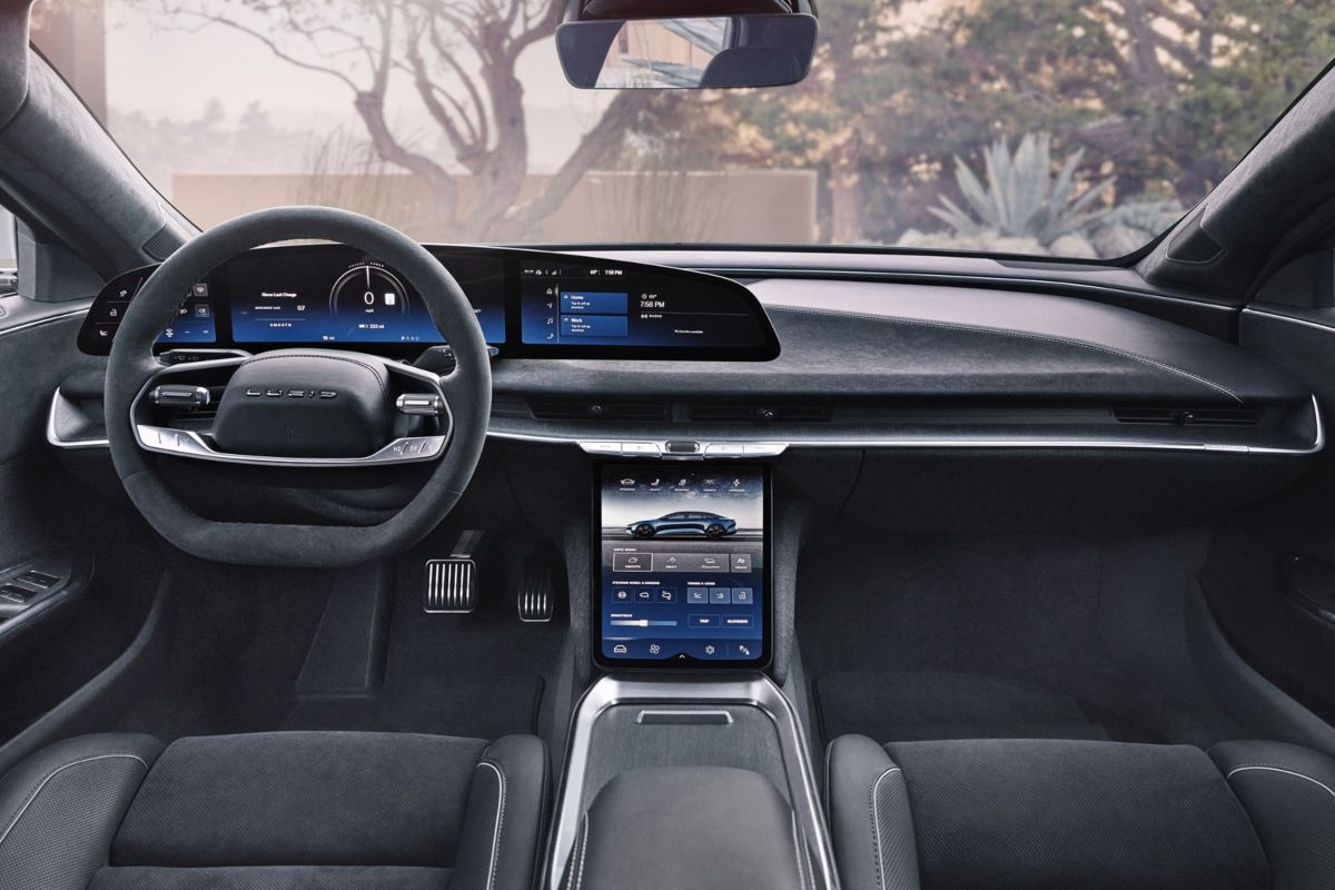 Gli interni della Lucid Air Sapphire
