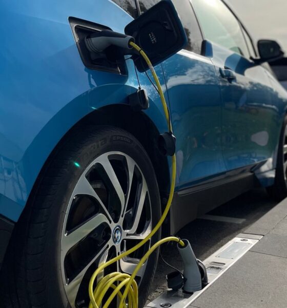 Rheinmetall, ricarica auto elettriche dal marciapiede