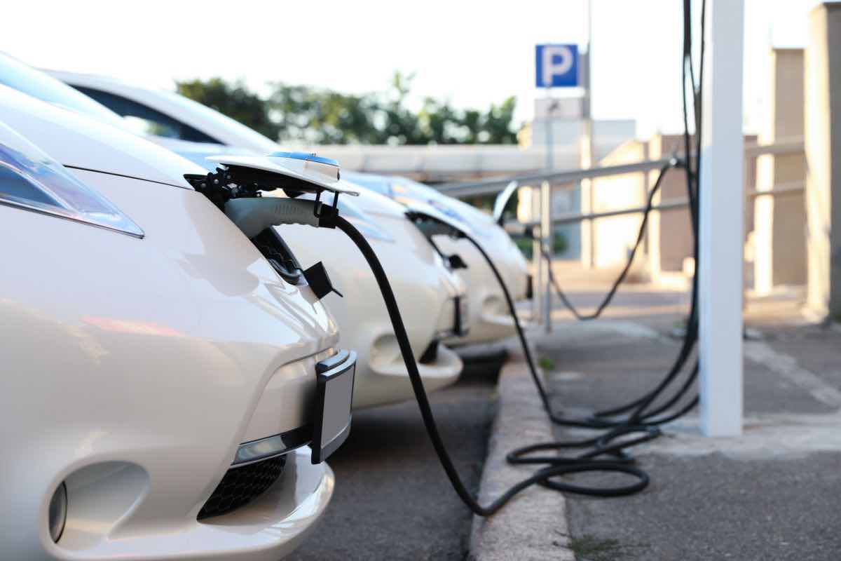 Auto elettrica addio