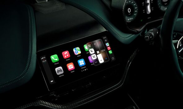 Apple CarPlay Ultra, su Aston Martin DBX