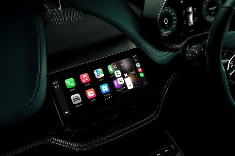 Apple CarPlay Ultra, su Aston Martin DBX