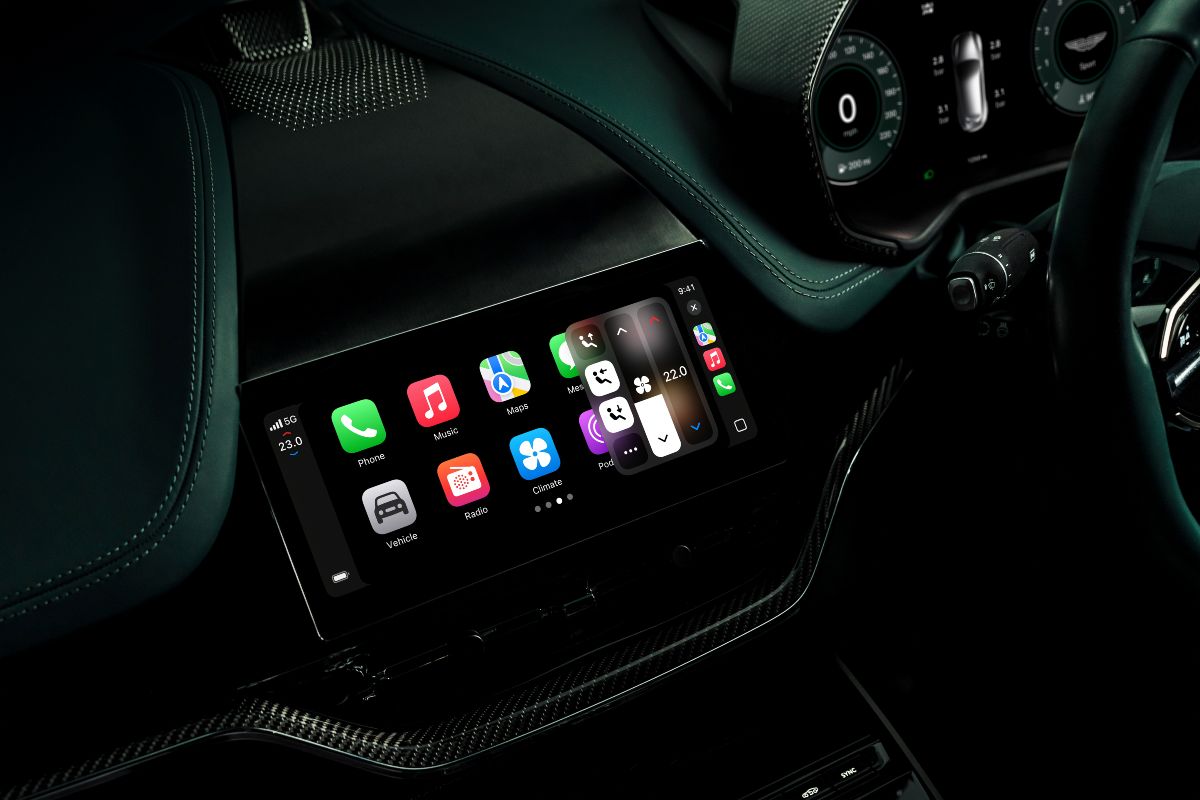Apple CarPlay Ultra, su Aston Martin DBX