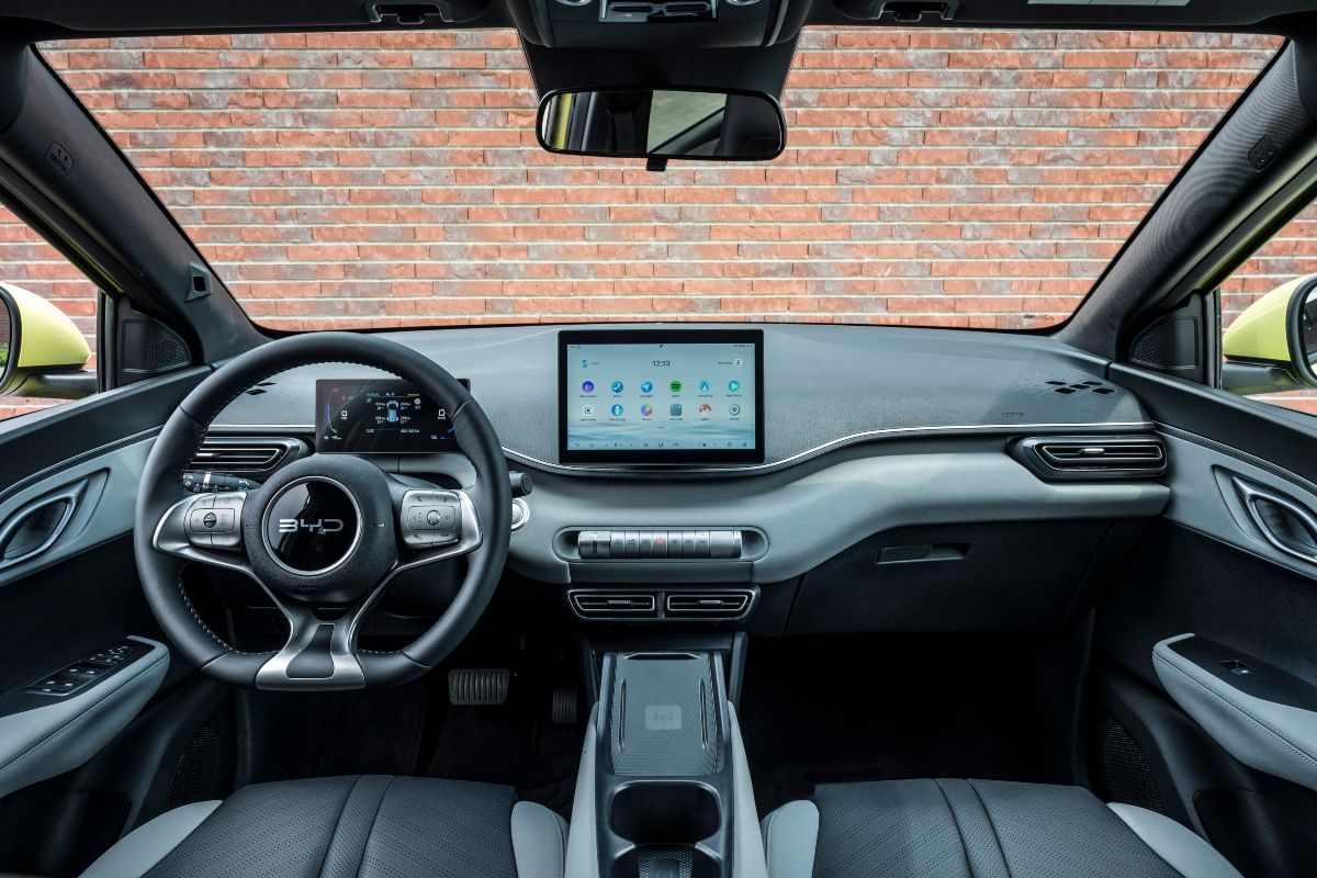 Gli interni della BYD Dolphin Surf