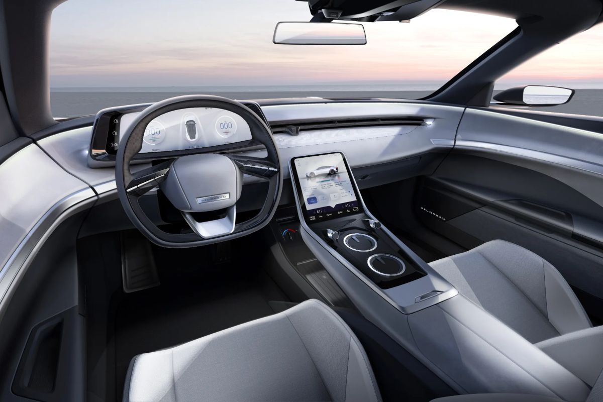 Gli interni della DeLorean Alpha5