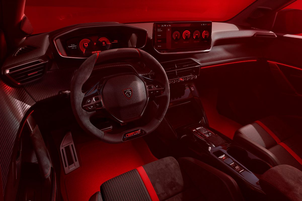 Gli interni della nuova Peugeot E-208 GTi