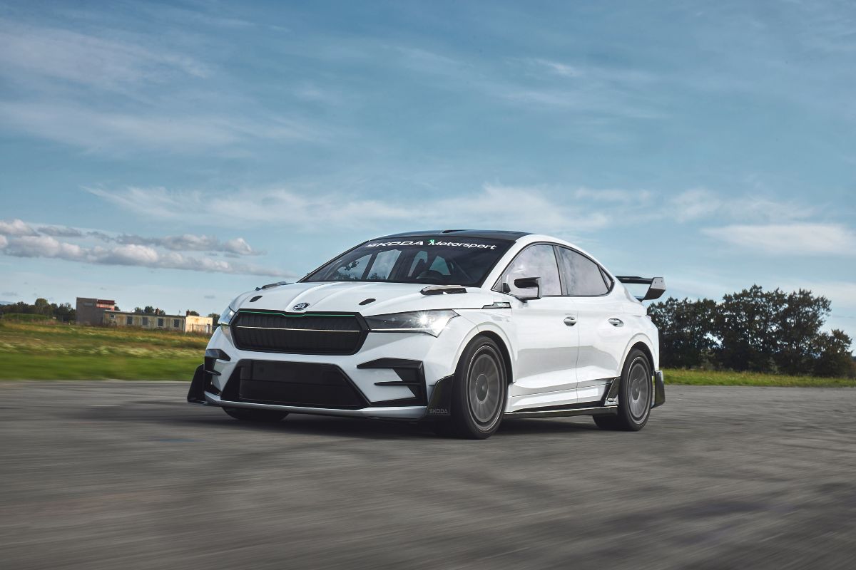 La nuova Skoda Enyaq RS Race