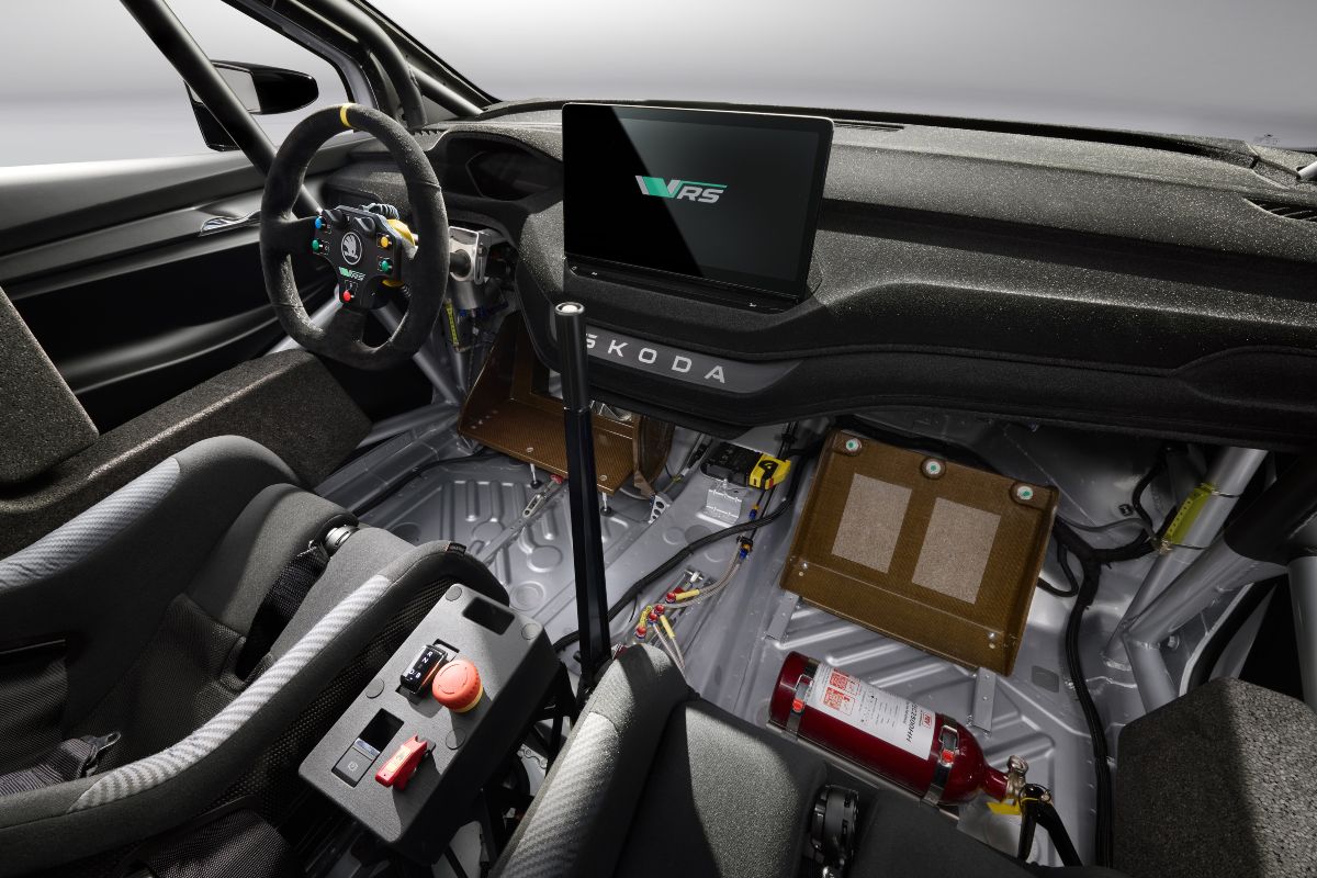 Gli interni della Skoda Enyaq RS Race