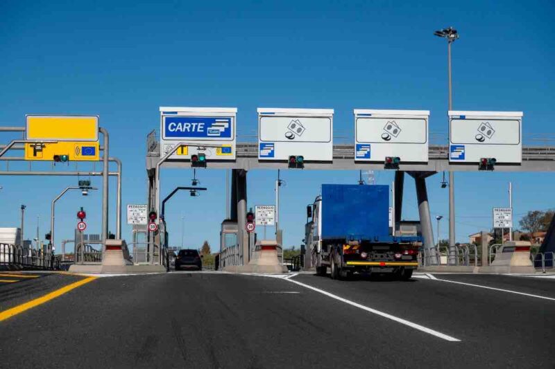 Autostrada retromarcia casello