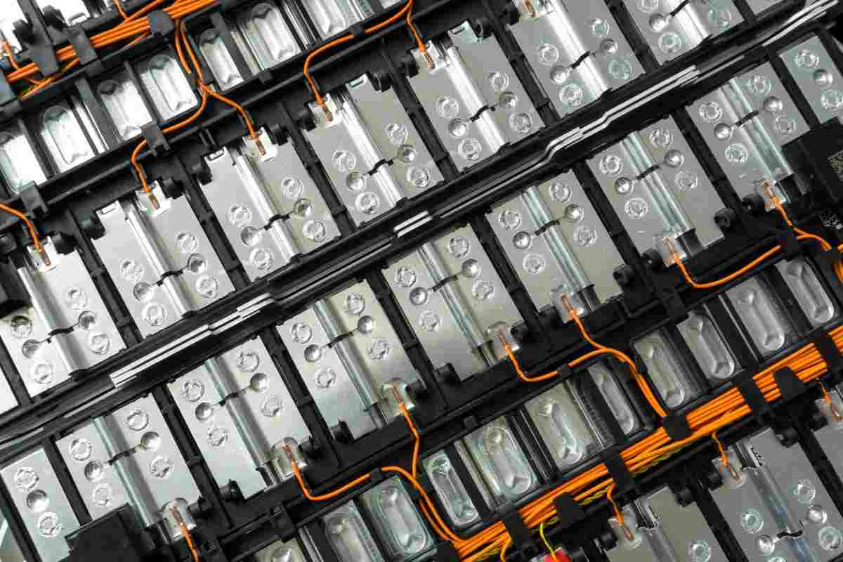 Auto elettrica smontata