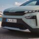 Dettaglio frontale della Škoda Elroq