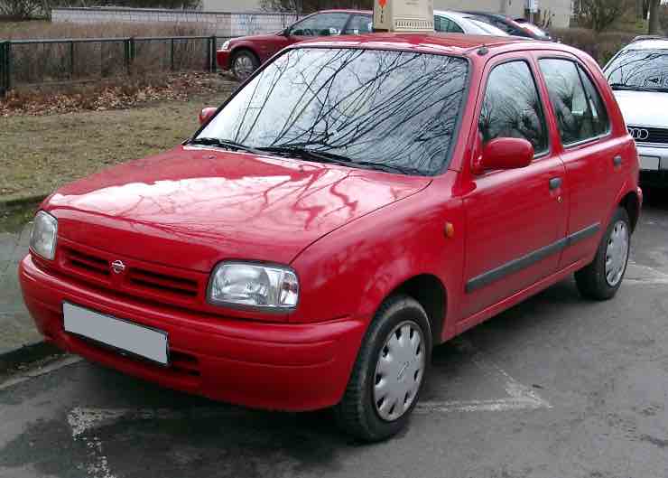 Nissan piccole auto