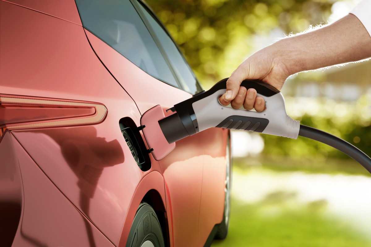 Auto elettrica autostrada rivelazione consumi