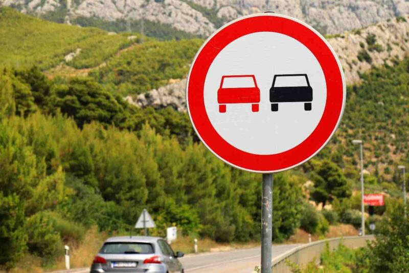 Segnale stradale allarme
