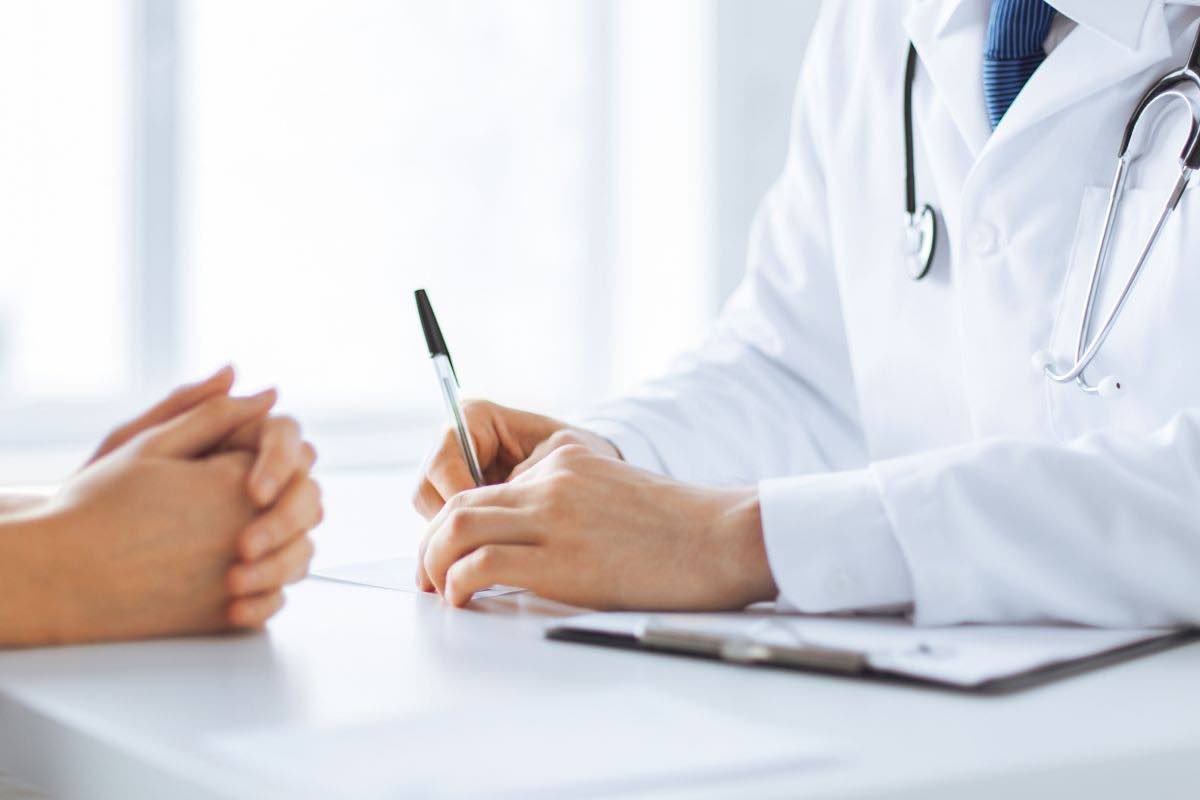 Medico visita patente