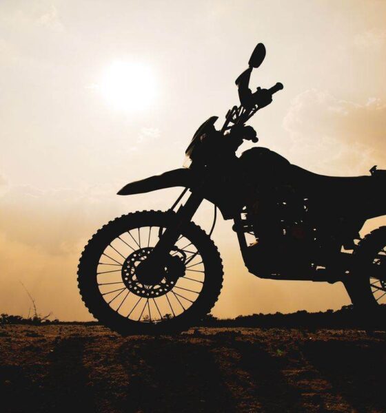 Questa nuova moto da cross elettrica è una vera bestia