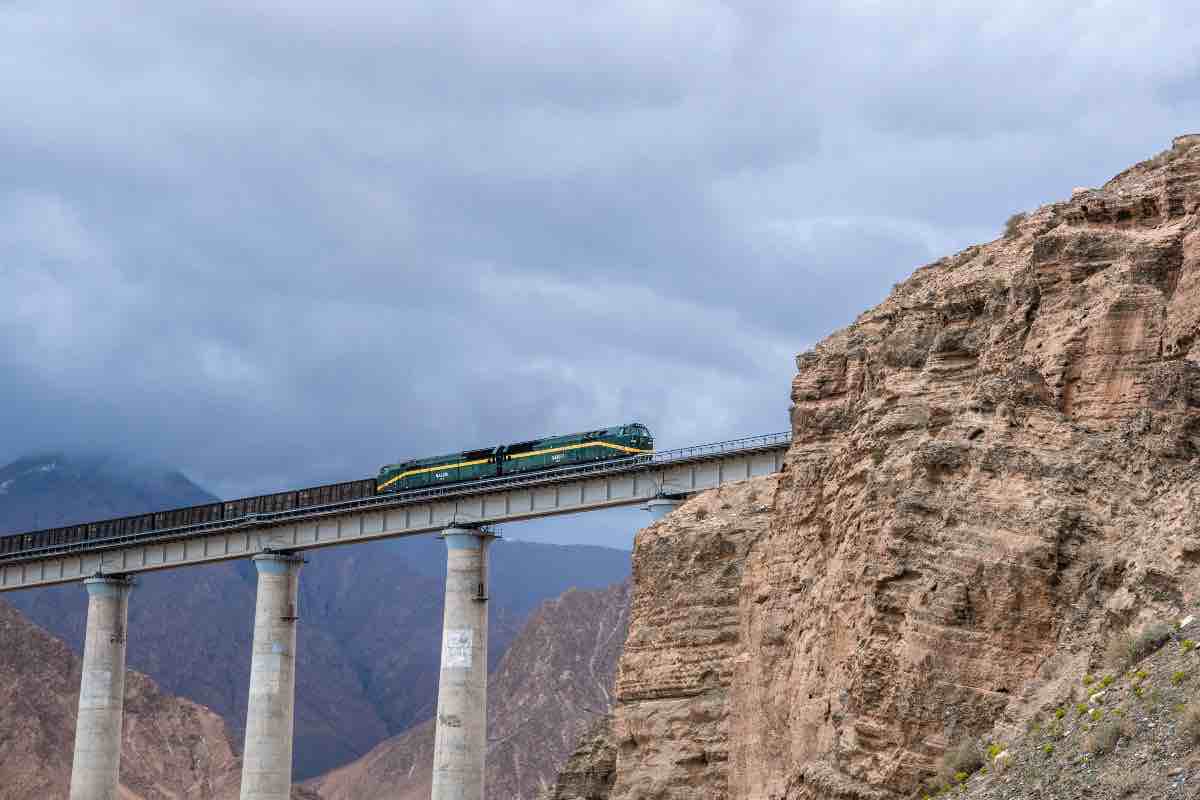 Ponte con treno