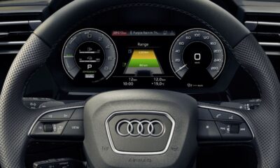Dettaglio volante, logo Audi