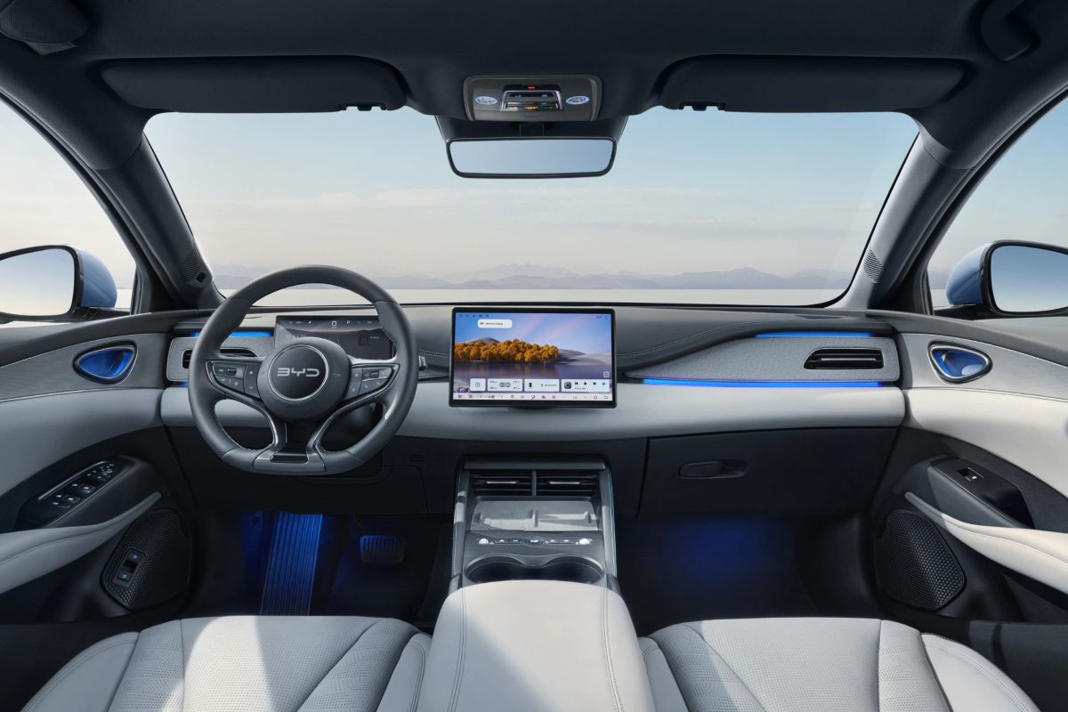 Gli interni della nuova BYD Seal 6 DM-i Touring