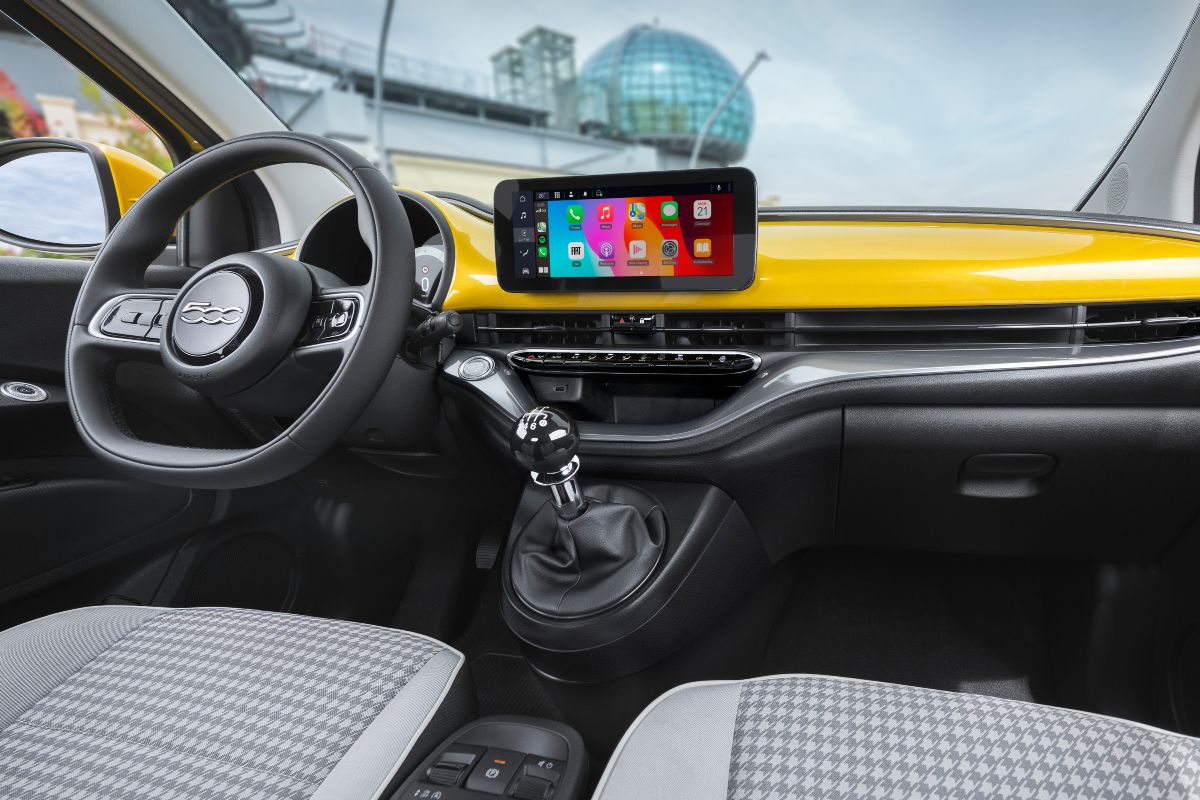 Gli interni della nuova Fiat 500 Hybrid Torino