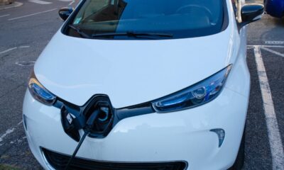 Renault Zoe in fase di ricarica elettrica