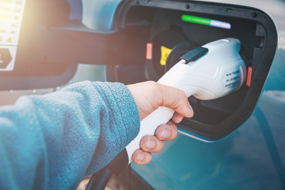 Auto elettrica, ricarica plug-in