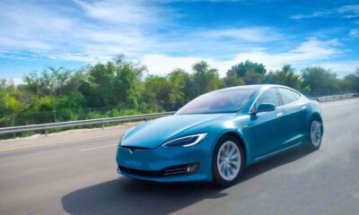 Automobile Tesla elettrica