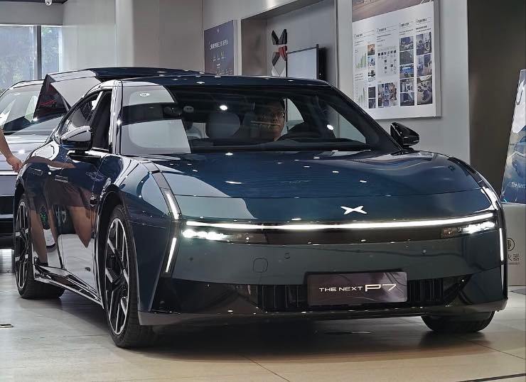 Auto Xpeng P9