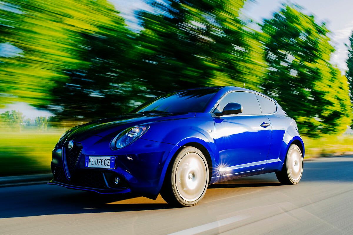 Alfa Romeo MiTo di colore blu
