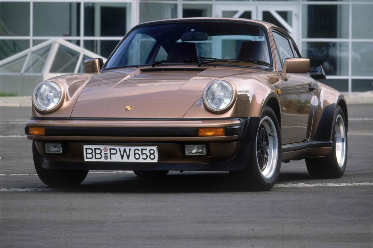 Porsche 911 Turbo del 1979 di colore marrone
