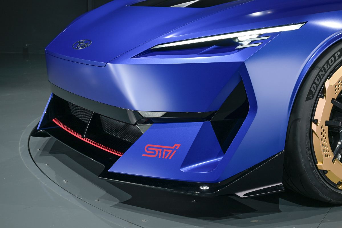 Dettaglio anteriore della nuova concept di Subaru, la Performance-E STI